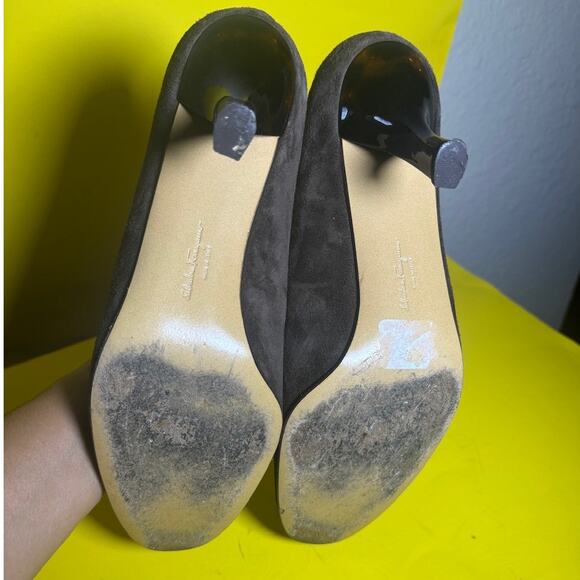 Salvatore Ferragamo Made in Italy Suede Leather Brown Pumps Size 9.5 B - Picture 8 of 8
